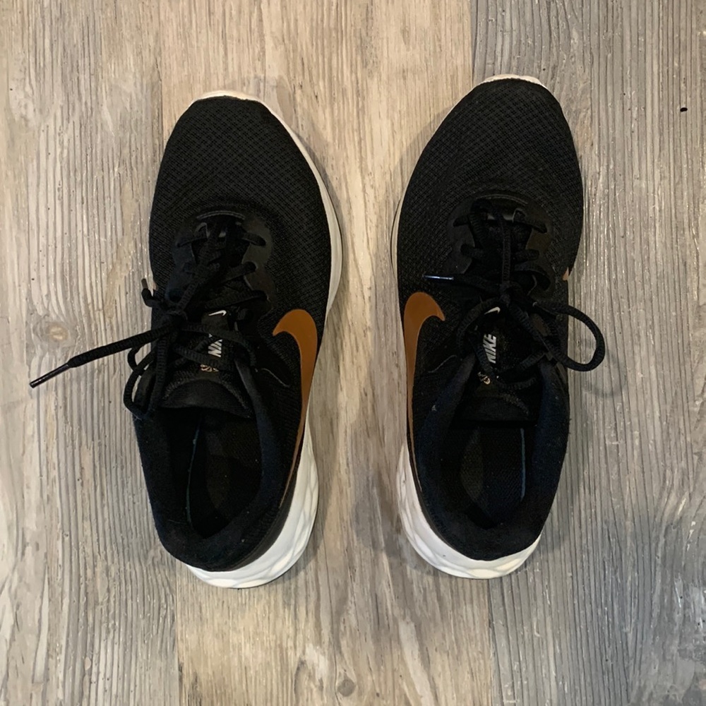 great condition running sneakers